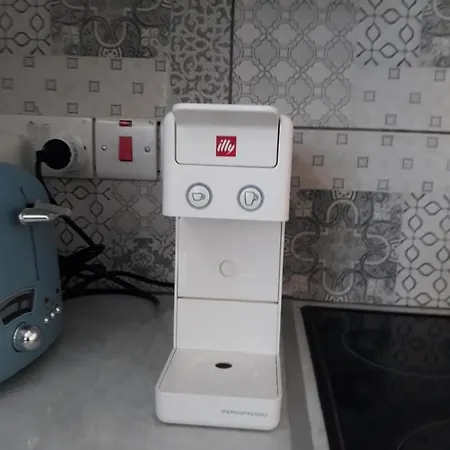 3 Bedroom Spacious Appartamento *